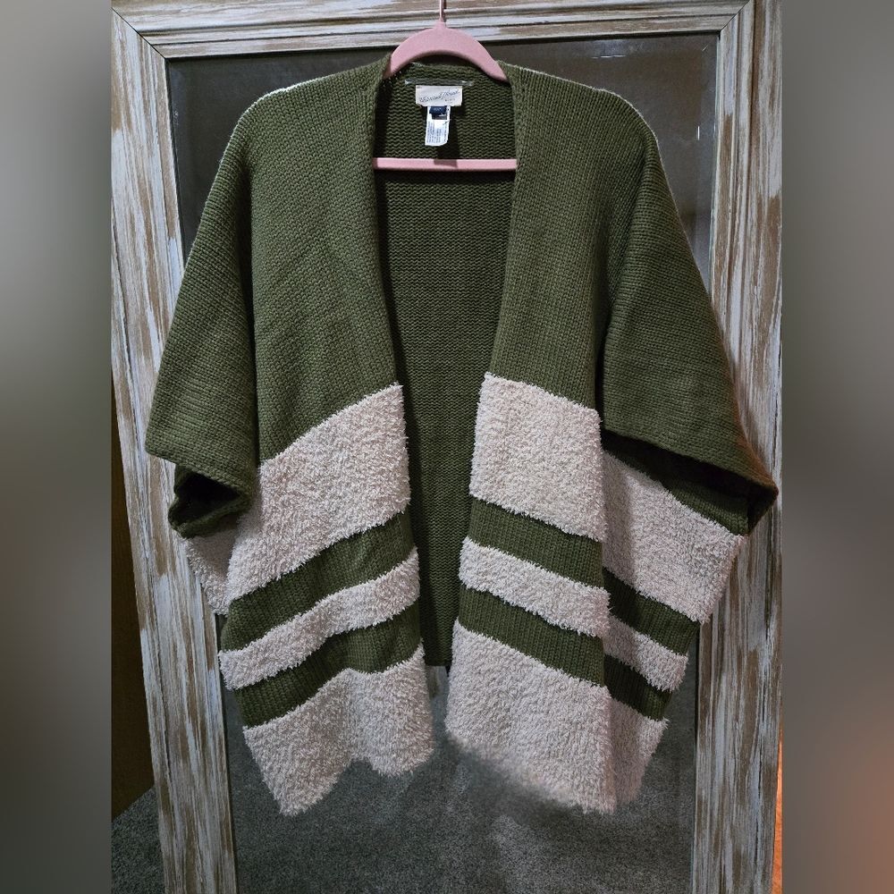Universal Thread Olive and Cream Women's Open Poncho